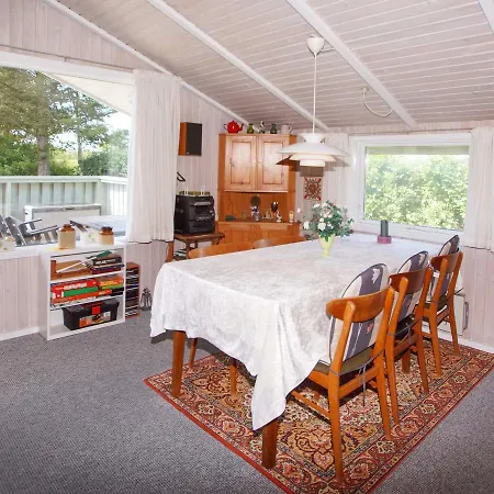 Holiday home Three-bedroom Holiday In 56 *