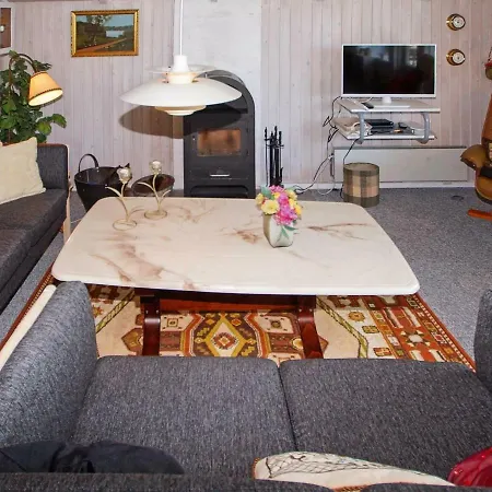 בית נופש Three-bedroom Holiday In 56 *
